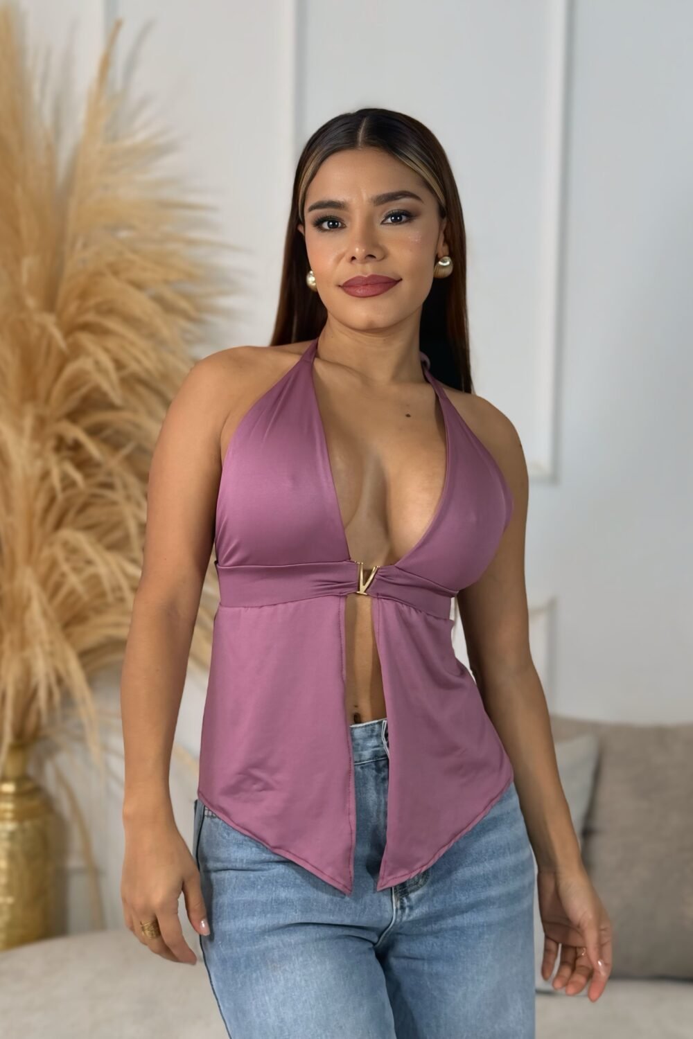 BLUSA CON HERRAJE Y ABERTURA